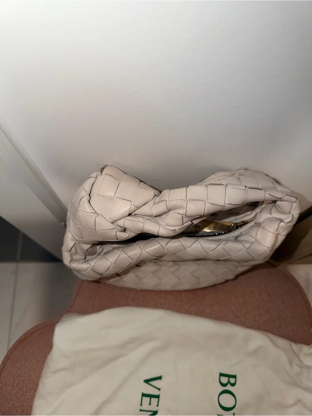 Bottega Veneta Cream Intrecciato Jodie Shoulder Bag - Picture 4 of 9